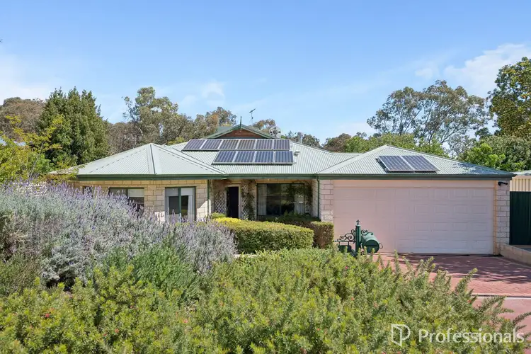 16 Savage Road, Kelmscott WA 6111
