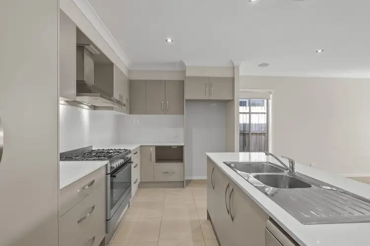 5 Tanzanite Avenue, Logan Reserve QLD 4133