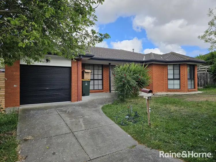 16 Topaz Place, St Albans VIC 3021