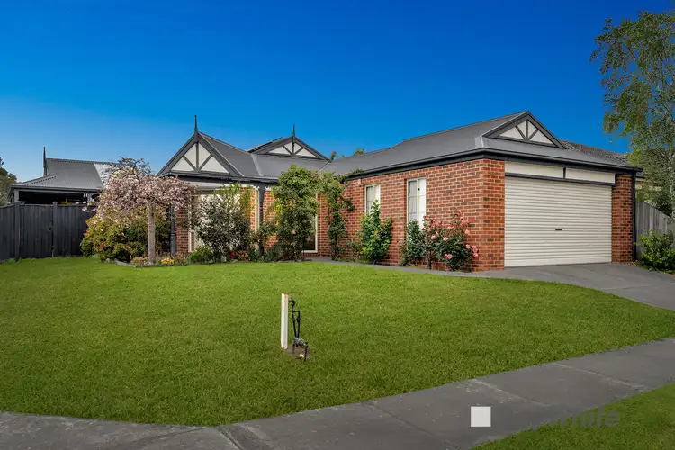 2 Bundoran Avenue, Cranbourne VIC 3977
