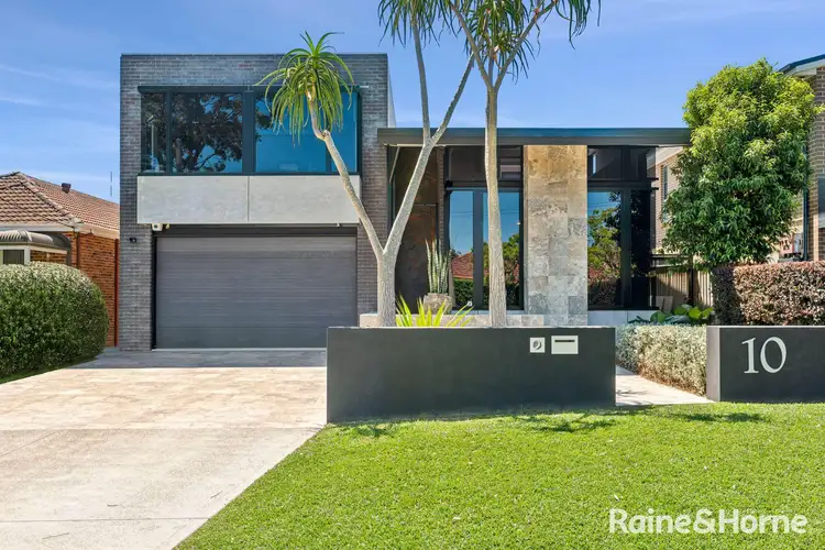 10 Harrison Street, Point Frederick NSW 2250