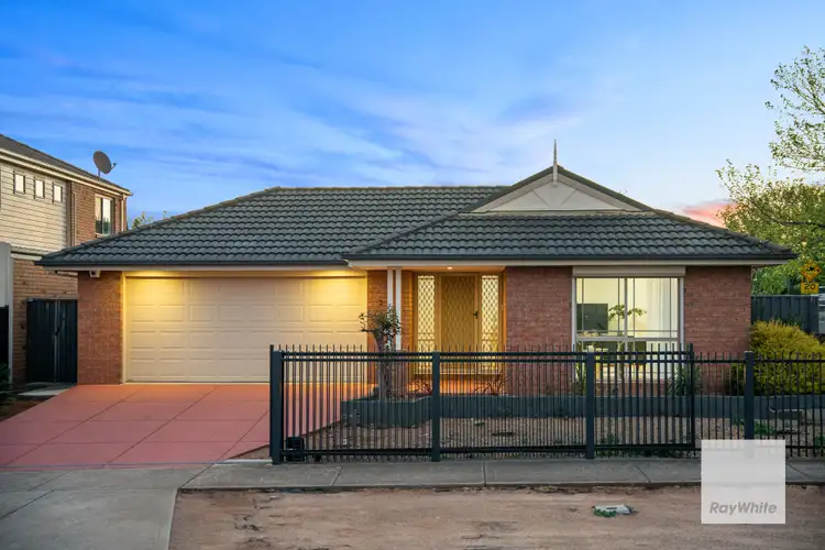 2 Coburn Way, Caroline Springs VIC 3023