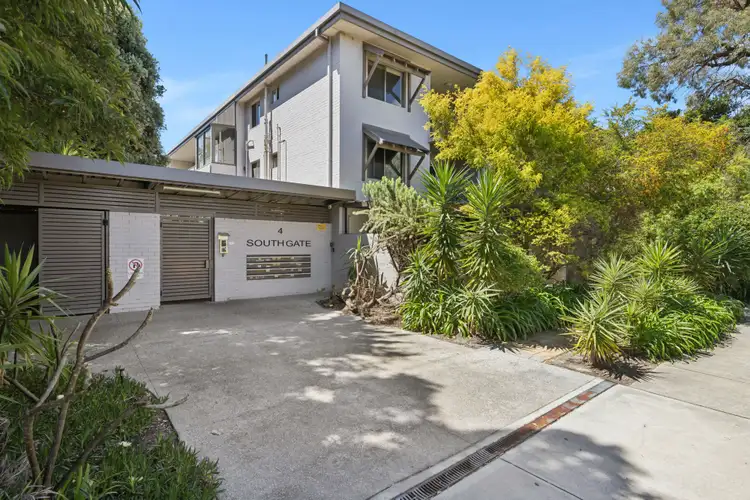 9/4 Comer Street, Como WA 6152