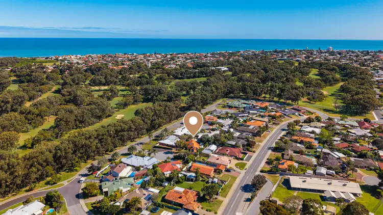 2 Dean Close, Halls Head WA 6210