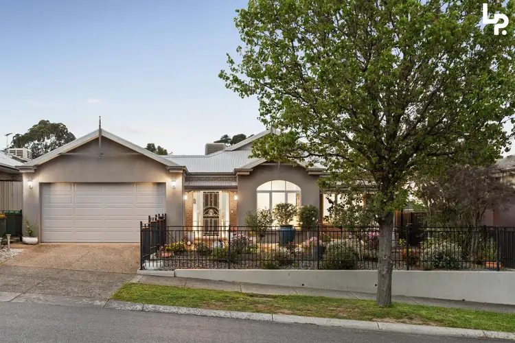 6 Michigan Grange, Pakenham VIC 3810