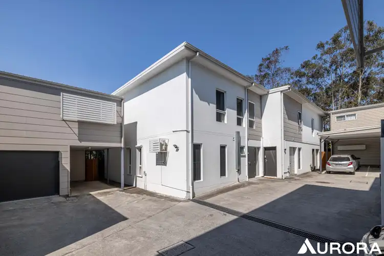 2 Lakes Entrance Drive