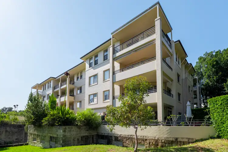 3 Blackwall Point Road