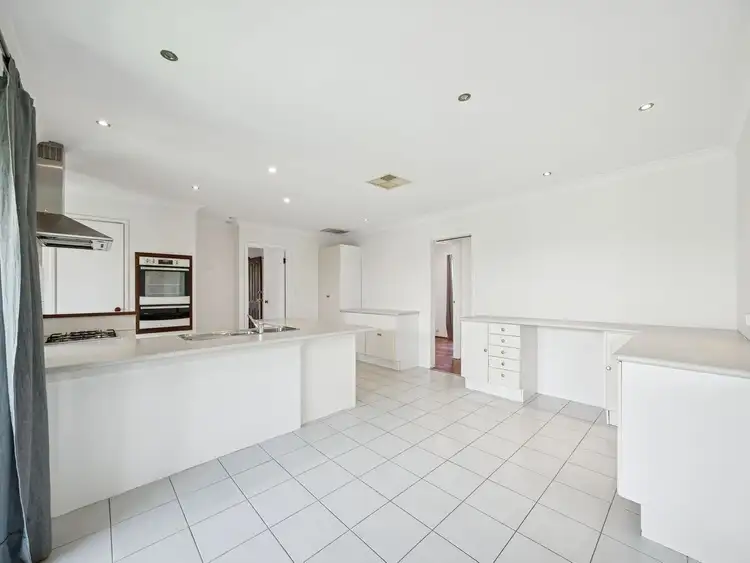 10 Burnby Cross, Leeming WA 6149