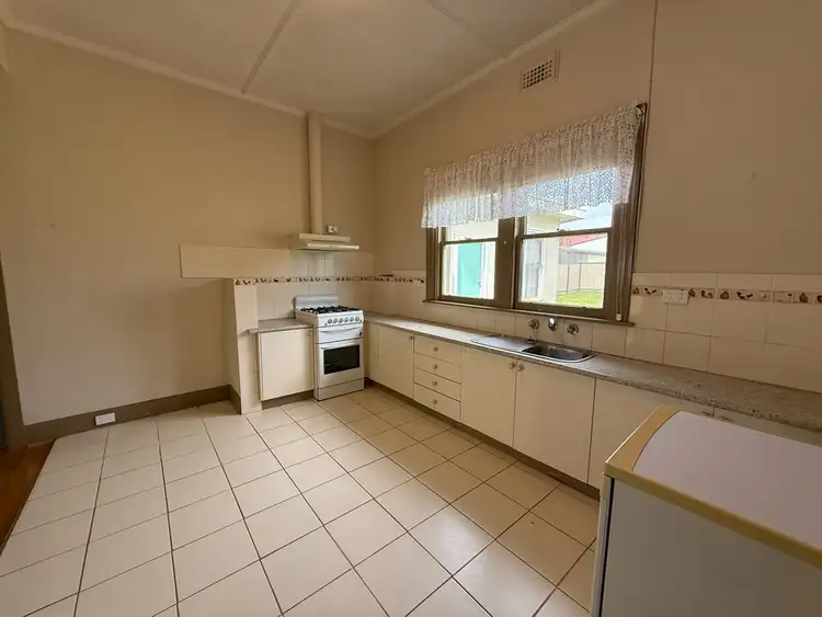 Third view of Homely house listing, 28 Scoresby Street, Hamilton VIC 3300