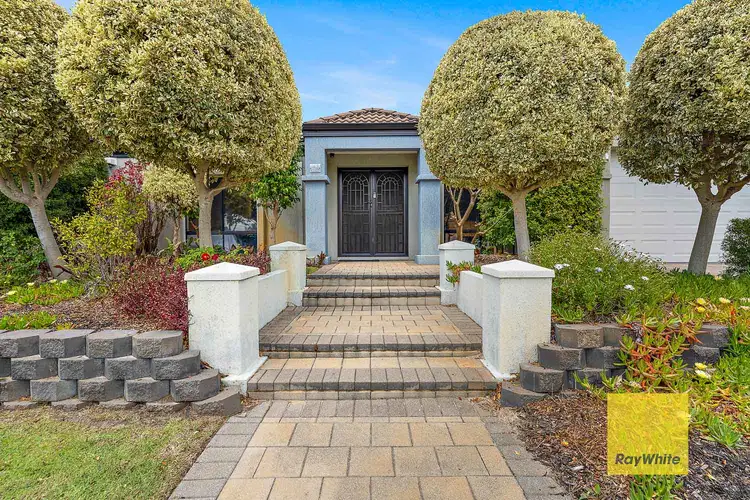 2 Spruce Place, Thornlie WA 6108