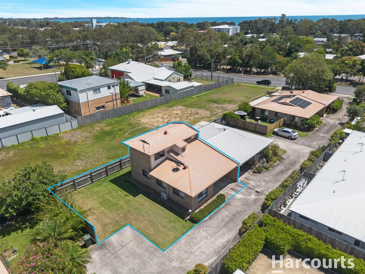 Main view of Homely townhouse listing, 4/233 Torquay Terrace, Torquay QLD 4655