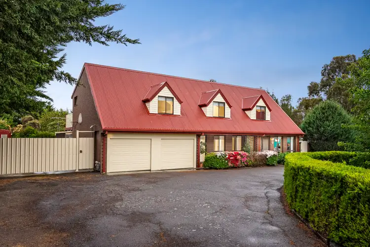 14 Gordon Crescent, Romsey VIC 3434