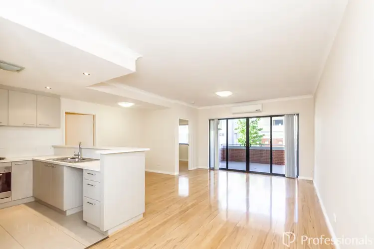 4/2 Stockton Bend, Cockburn Central WA 6164