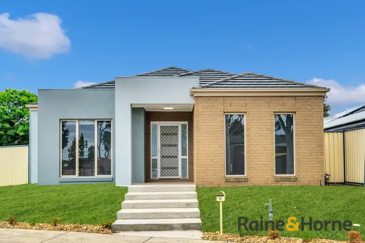 18 Barton Road, Burnside Heights VIC 3023