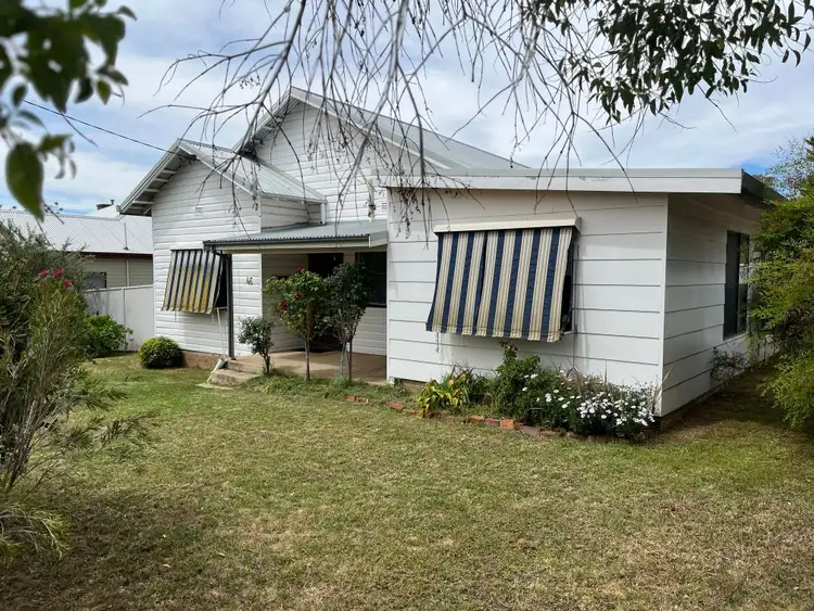 46 Thornhill St, Young NSW 2594