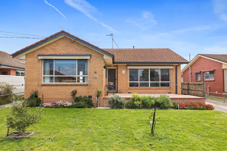 24 Hitchcock Street, Breakwater VIC 3219