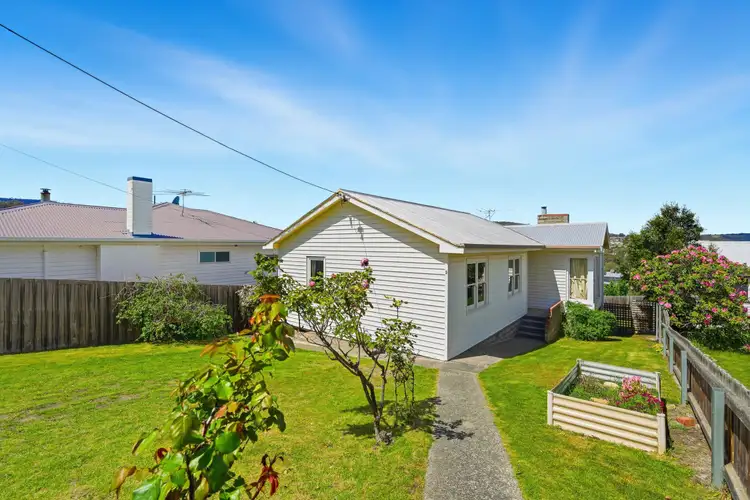 5 Oliver Avenue, Lindisfarne TAS 7015