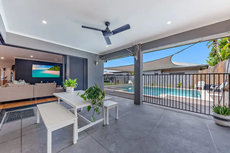 15 Pearl Street, Cannonvale QLD 4802