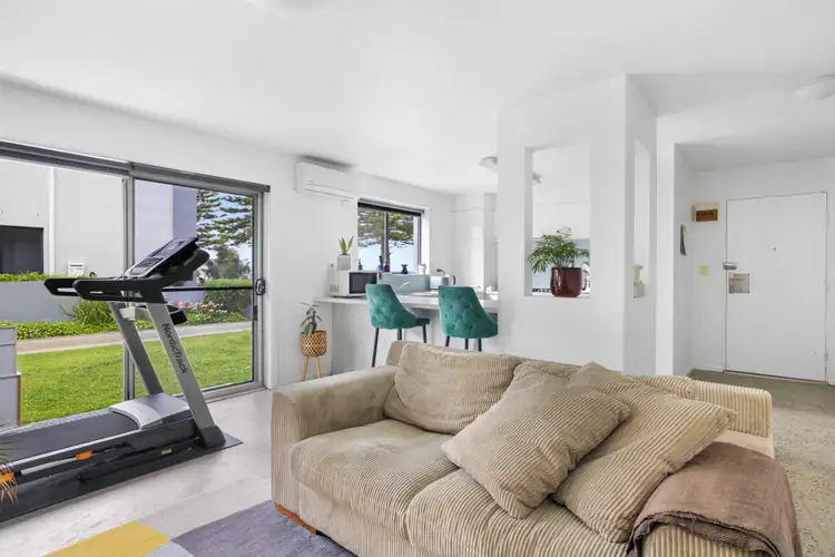 Second view of Homely unit listing, 2/261 Esplanade, Altona VIC 3018