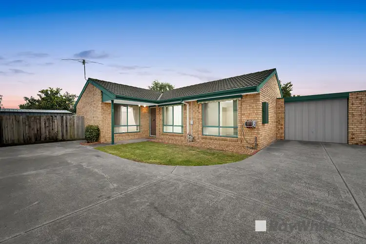 2/33 Ivan Crescent, Hampton Park VIC 3976