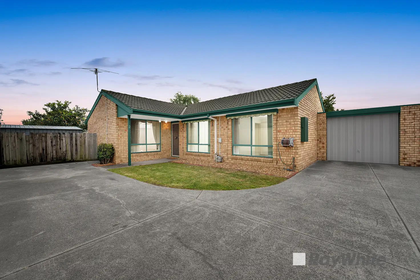 Main view of Homely unit listing, 2/33 Ivan Crescent, Hampton Park VIC 3976