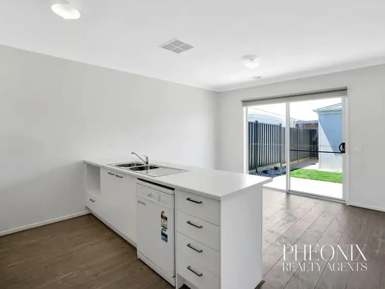 Fifth view of Homely house listing, 10 Queenscliff Walk, Tarneit VIC 3029