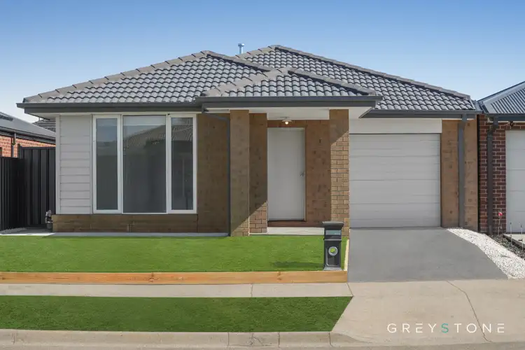6 Distaff Way, Rockbank VIC 3335