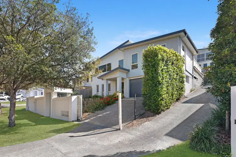 27 Elkins Street, Pacific Pines QLD 4211