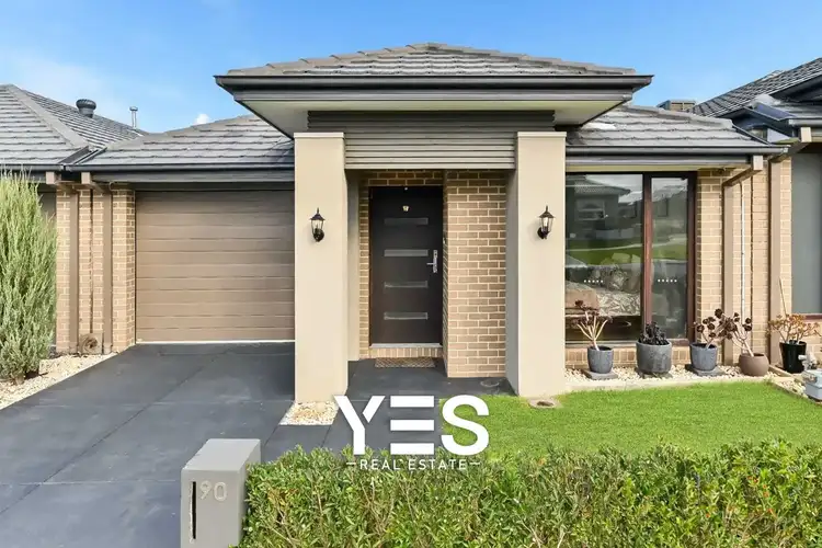 90 Glenrose Boulevard, Clyde North VIC 3978