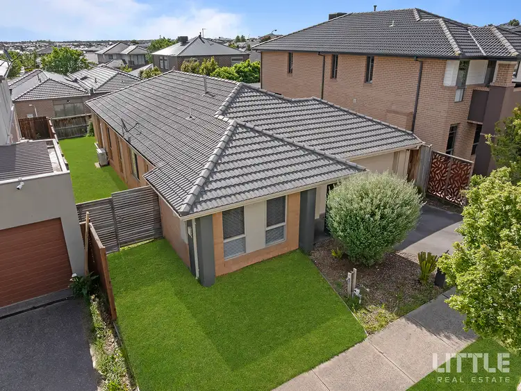 8 Barley Crescent, Clyde North VIC 3978