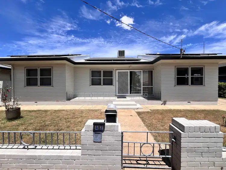 42 Gunnedah Road, West Tamworth NSW 2340