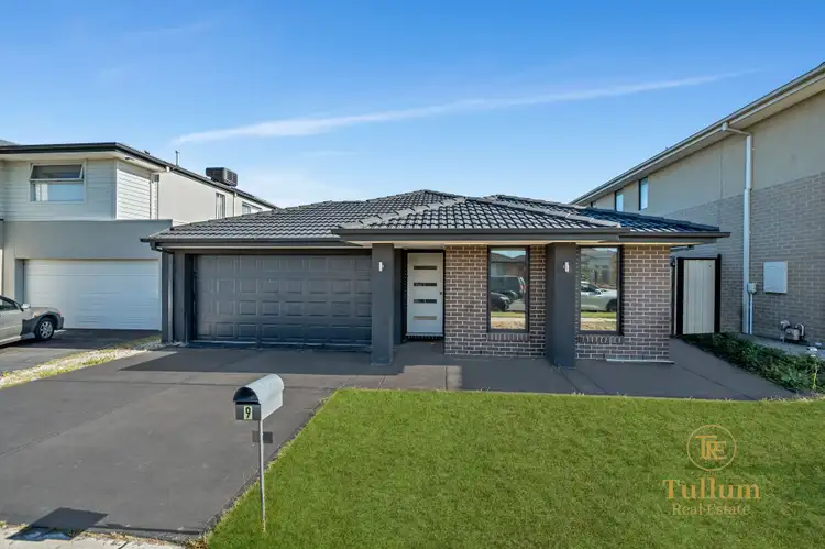 9 Pienza Road, Clyde VIC 3978