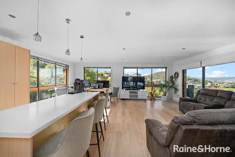 103 Karoola Road, Lindisfarne TAS 7015