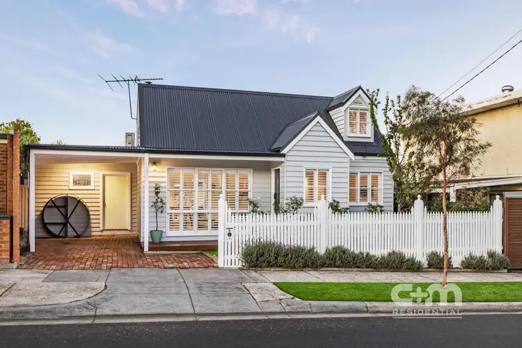 8 Willett Avenue, Oak Park VIC 3046