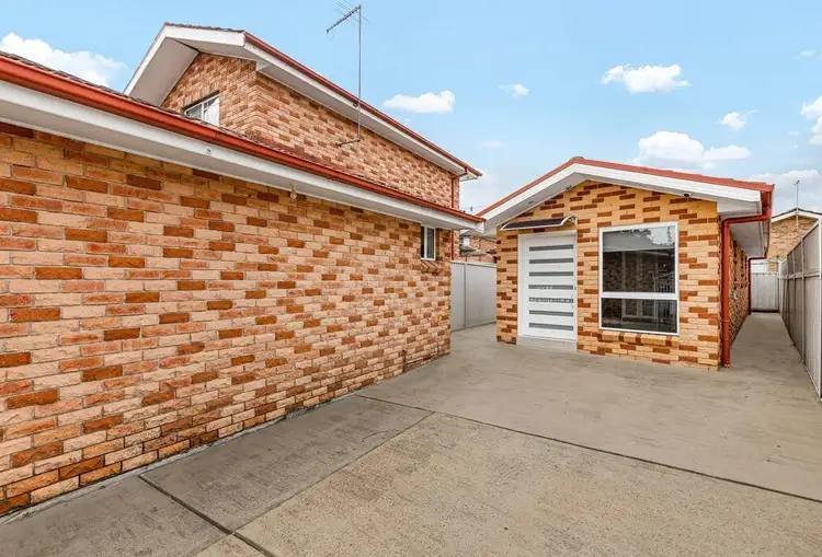 a/18 Martens Place, Abbotsbury NSW 2176