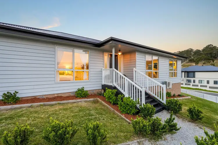 8 Chaucer Road, Lenah Valley TAS 7008
