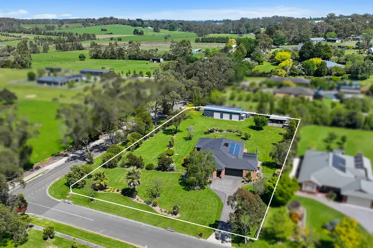 42 Bunjil Drive, Drouin VIC 3818