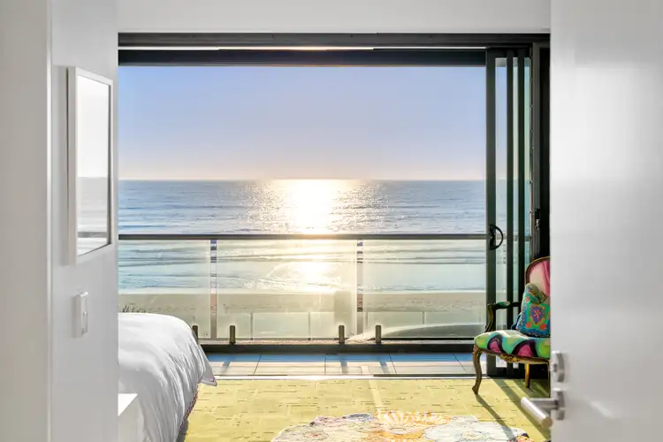 4/3511 Main Beach Parade, Main Beach QLD 4217