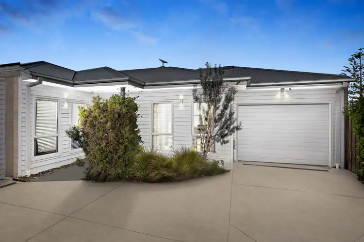 2/14 Tudor Road, Sunshine North VIC 3020