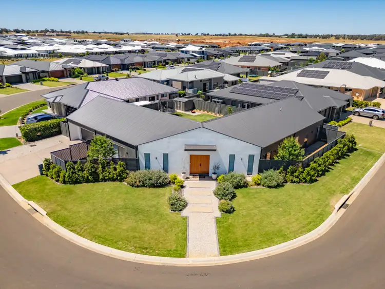 18 Waterway Crescent, Dubbo NSW 2830