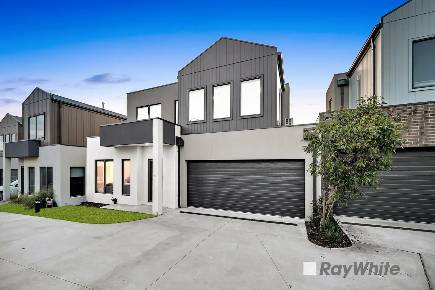 Main view of Homely townhouse listing, 21 Vine Circuit, Lynbrook VIC 3975