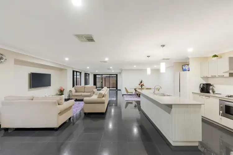 Fifth view of Homely house listing, 8 LOSETO LINK, Piara Waters WA 6112