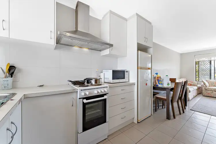 17/3 Burgundy Crescent, Spearwood WA 6163