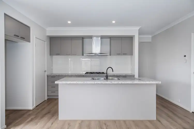 38 Stonneyburn Road, Thornhill Park VIC 3335