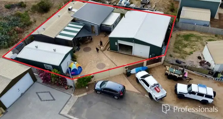 Second view of Homely house listing, 8 Seacrest Way, Drummond Cove WA 6532