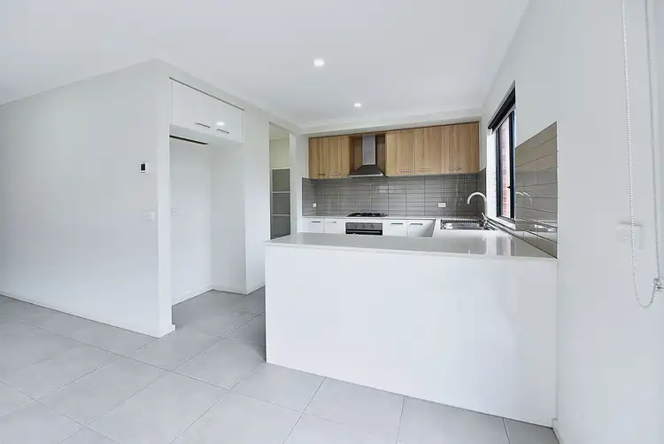 37 Listowel Grove, Rockbank VIC 3335