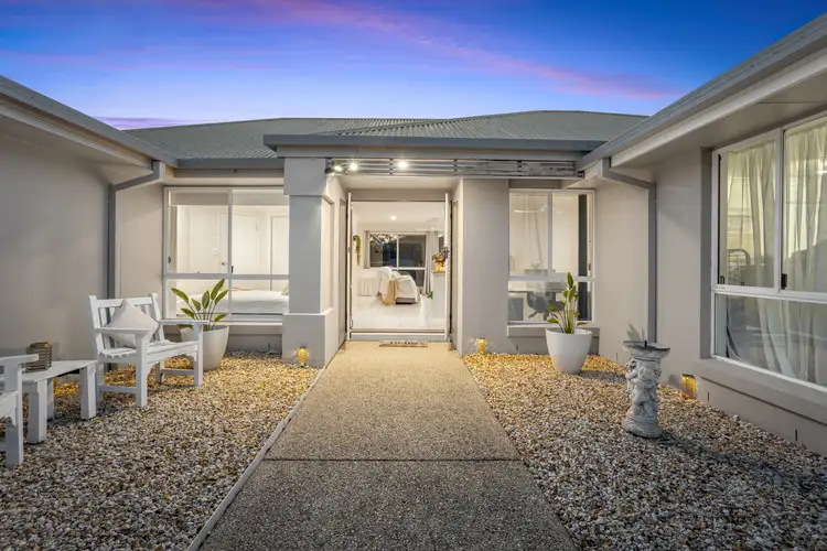 3 Peckham Court, Pacific Pines QLD 4211