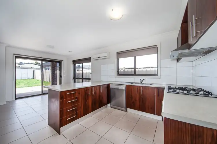 44 Lady Penrhyn Drive, Harkness VIC 3337