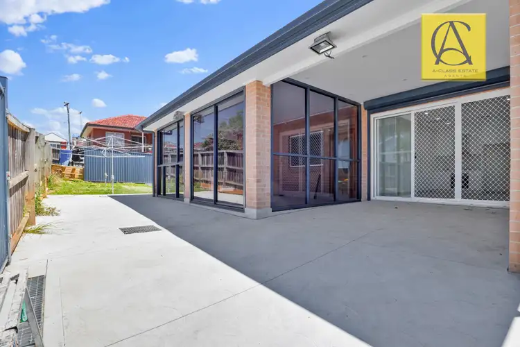 2B Robert Steet, Holroyd NSW 2142