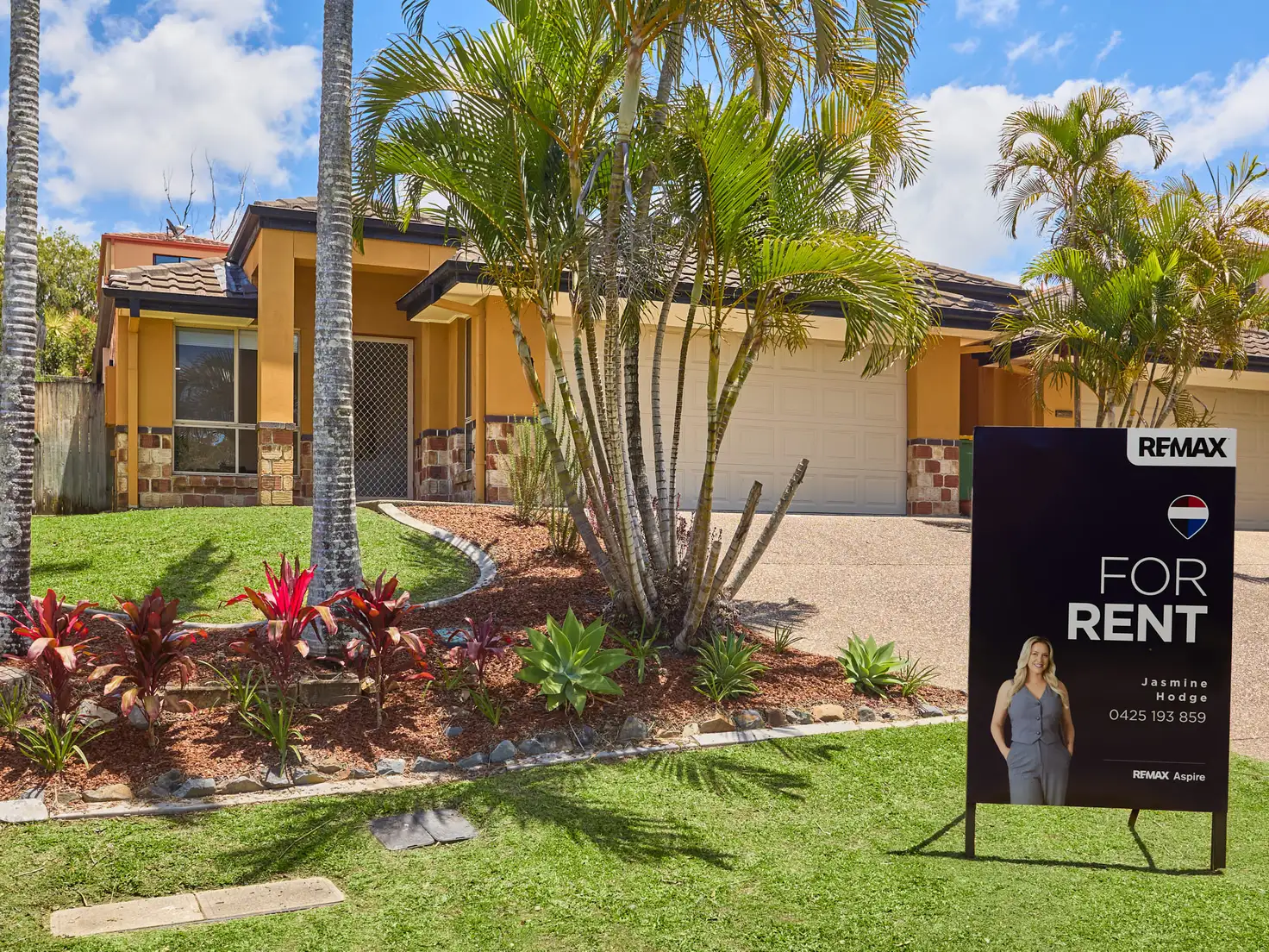 Main view of Homely semi-detached listing, 1/12 Marybeth Crescent, Molendinar QLD 4214